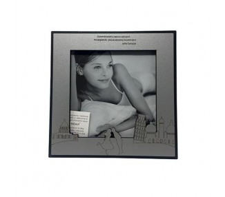 Portafoto in legno decorato con incisione dedicata alla coppia. 14x14 cm